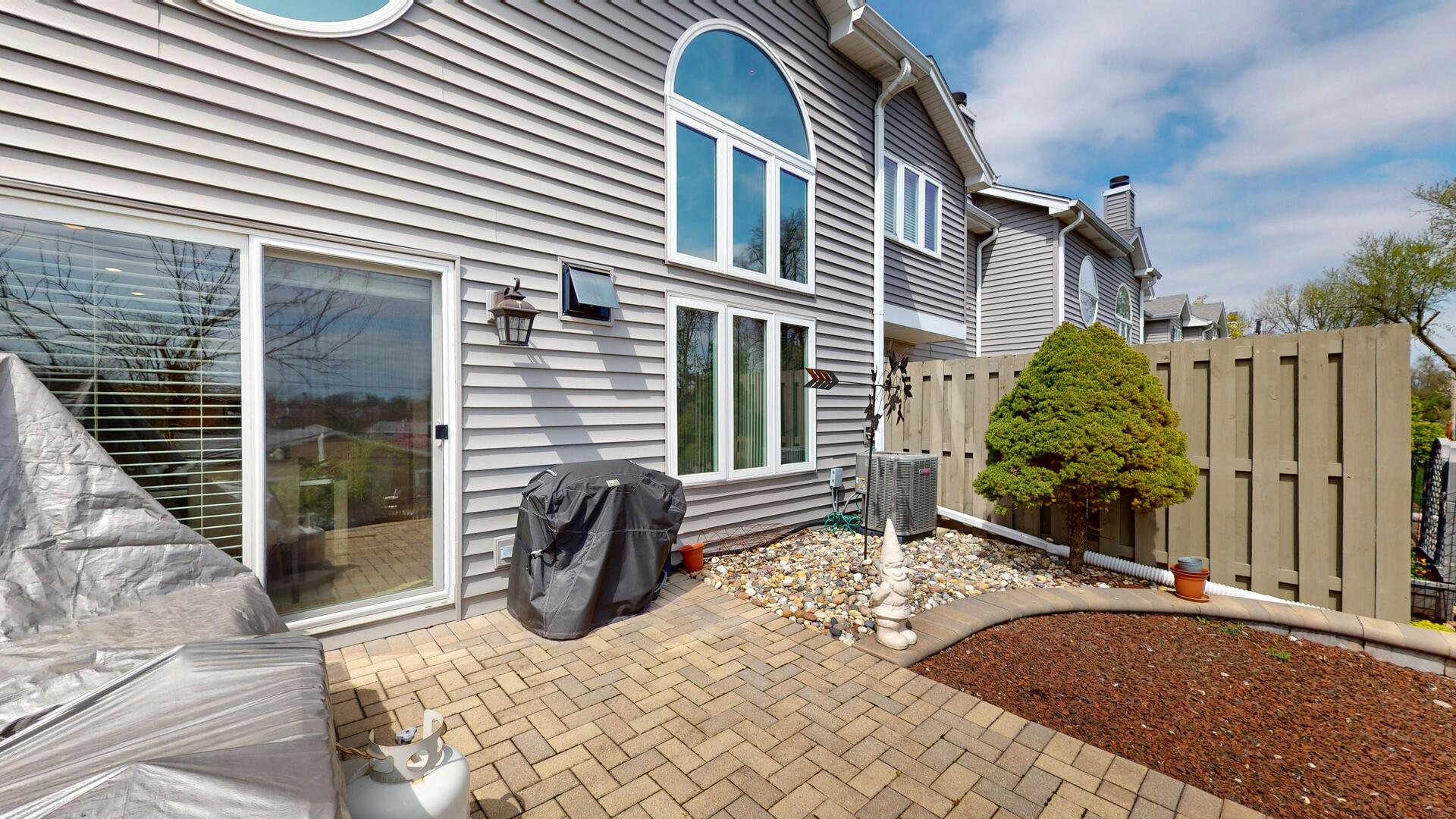 8305 Highpoint Circle #F, Darien, IL 60561