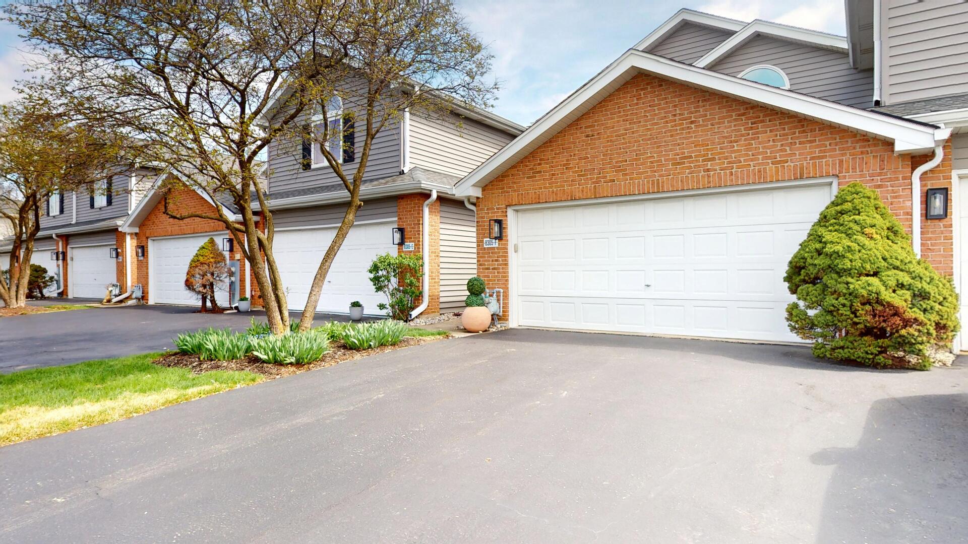 8305 Highpoint Circle #F, Darien, IL 60561