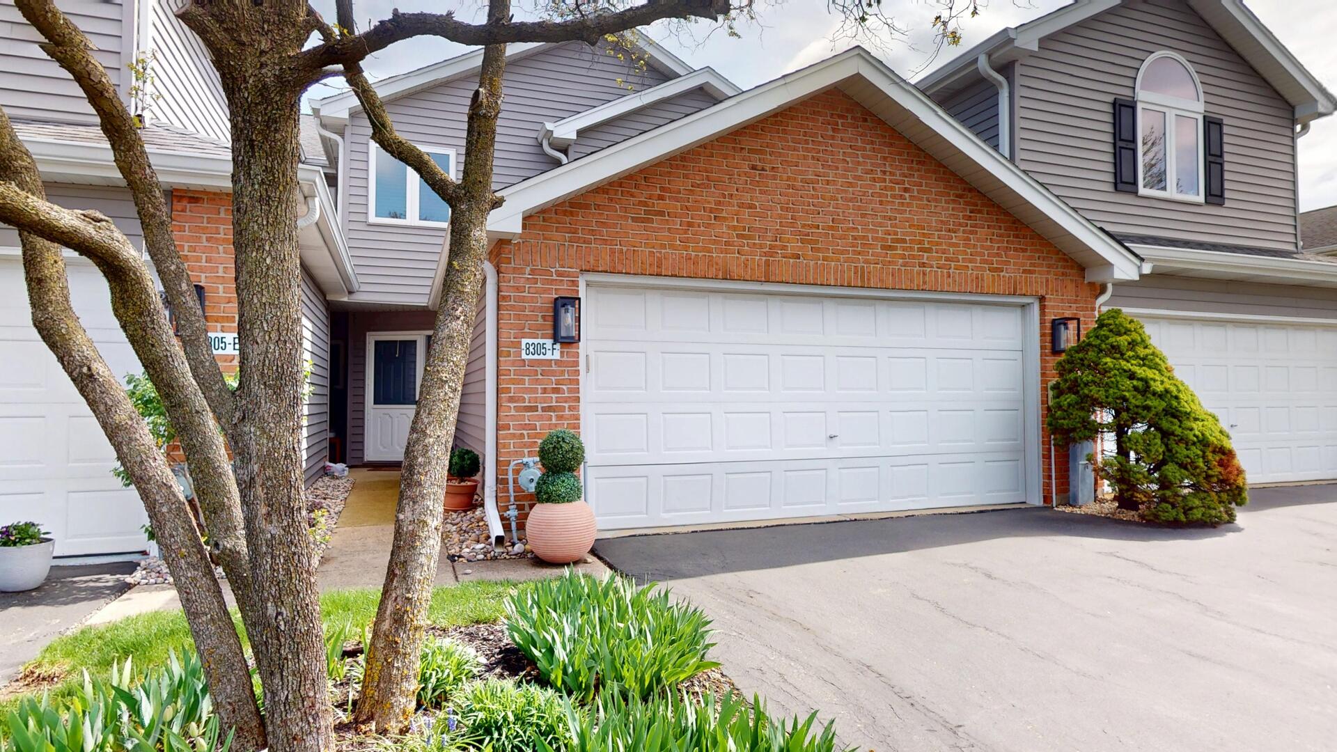 8305 Highpoint Circle #F, Darien, IL 60561