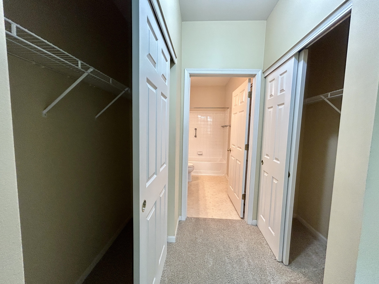 3165 Falling Waters Lane #3165, Lindenhurst, IL 60046