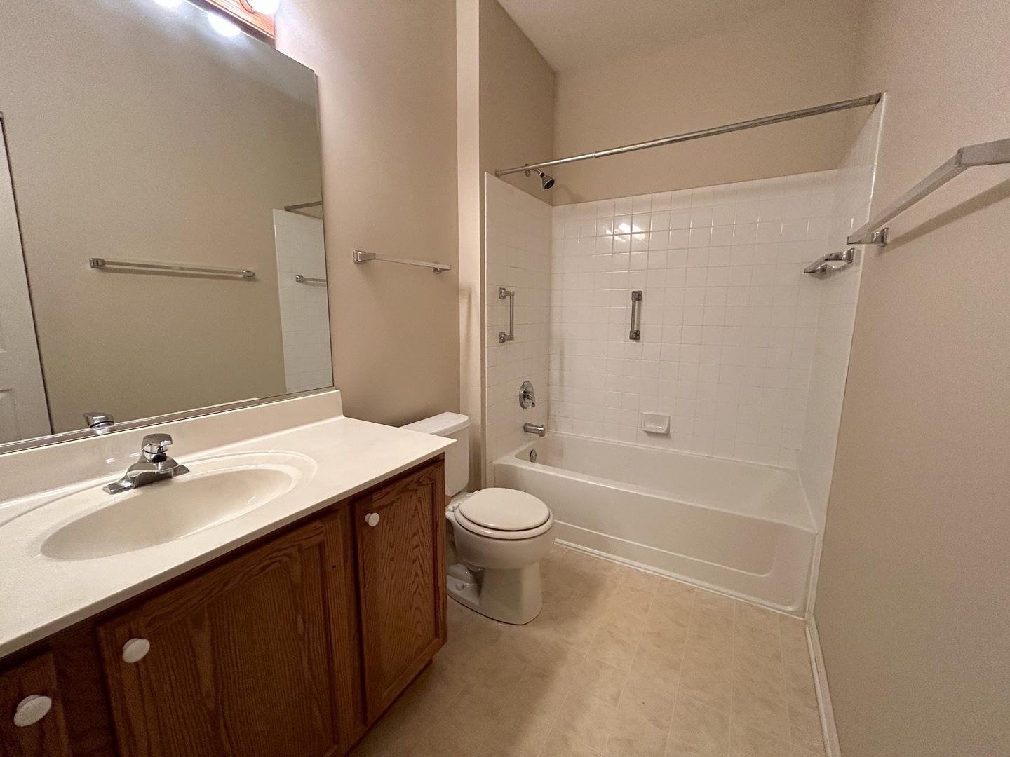 3165 Falling Waters Lane #3165, Lindenhurst, IL 60046