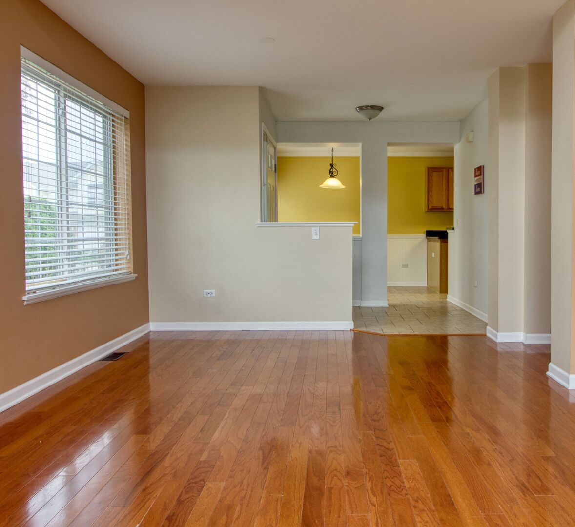 1160 Hawthorne Lane #1160, Elk Grove Village, IL 60007