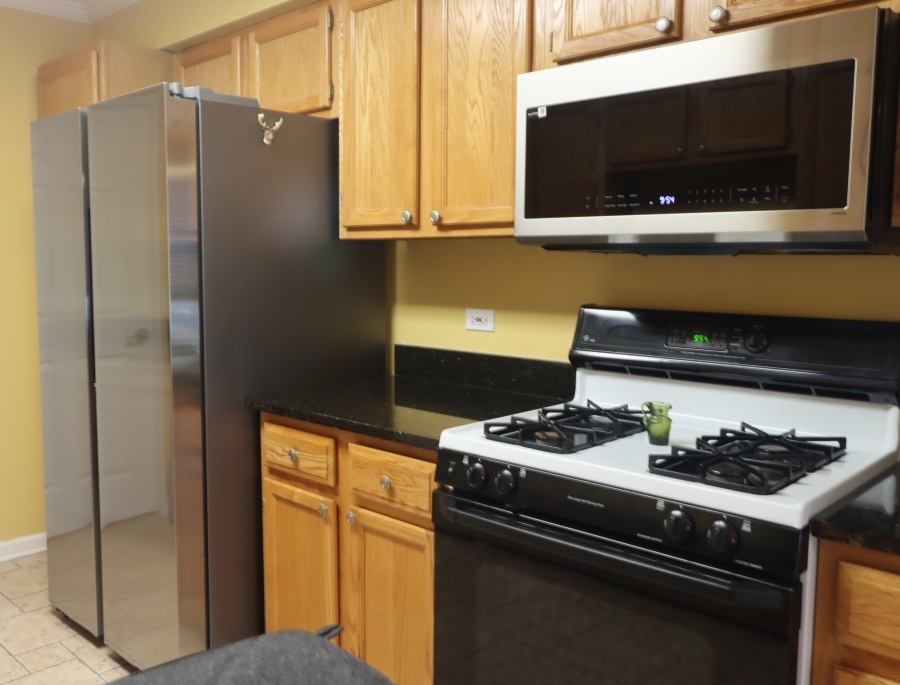 1160 Hawthorne Lane #1160, Elk Grove Village, IL 60007