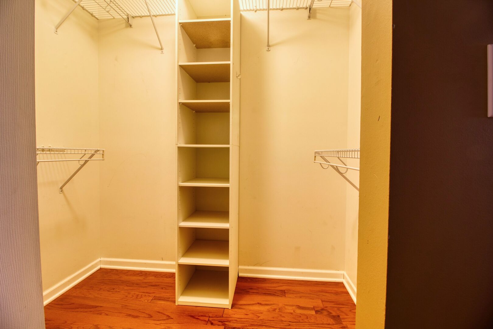 1160 Hawthorne Lane #1160, Elk Grove Village, IL 60007