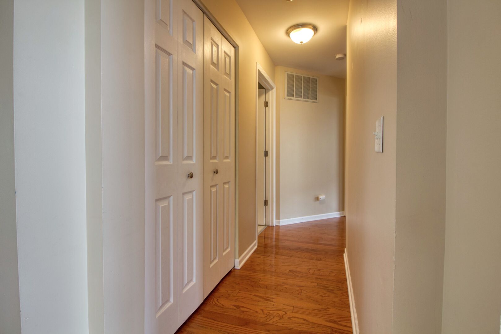 1160 Hawthorne Lane #1160, Elk Grove Village, IL 60007