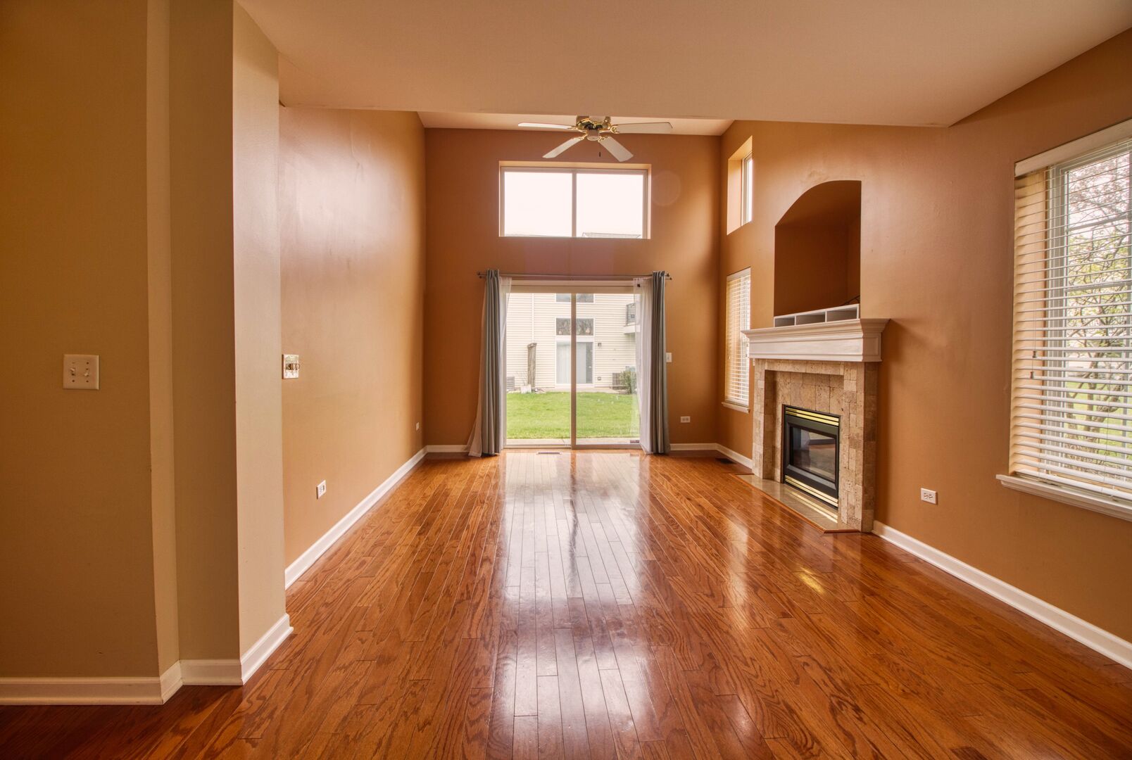 1160 Hawthorne Lane #1160, Elk Grove Village, IL 60007