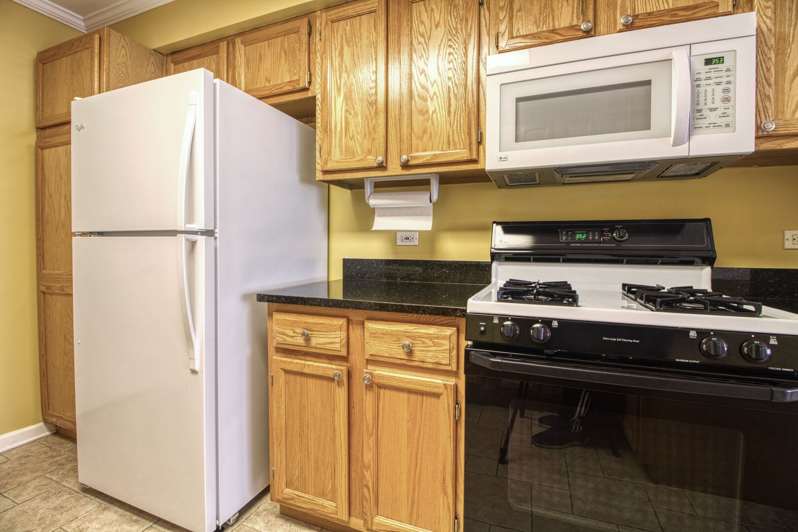 1160 Hawthorne Lane #1160, Elk Grove Village, IL 60007