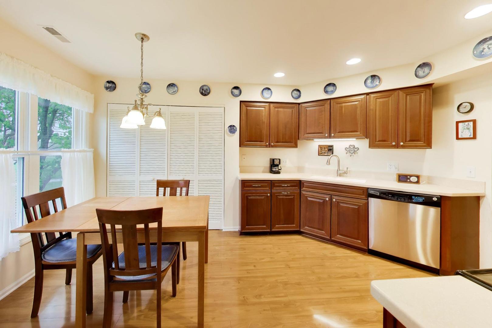 2529 Live Oak Lane, Buffalo Grove, IL 60089