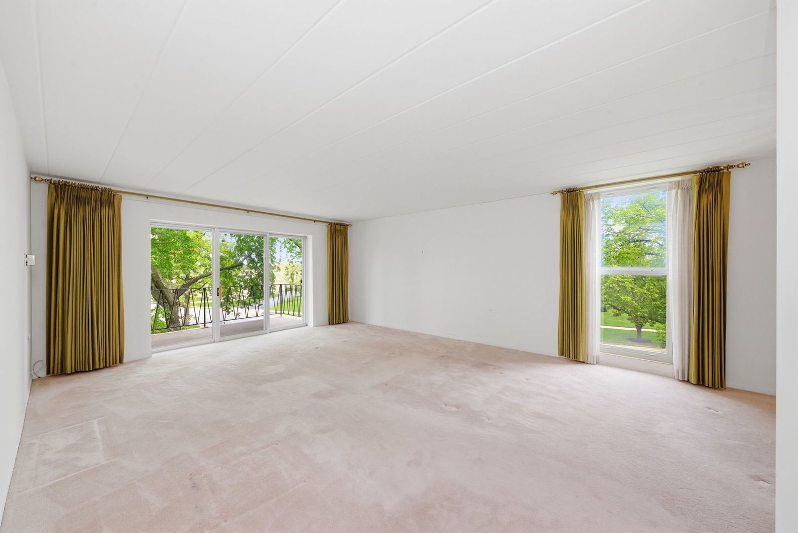 5300 Walnut Avenue #23C, Downers Grove, IL 60515