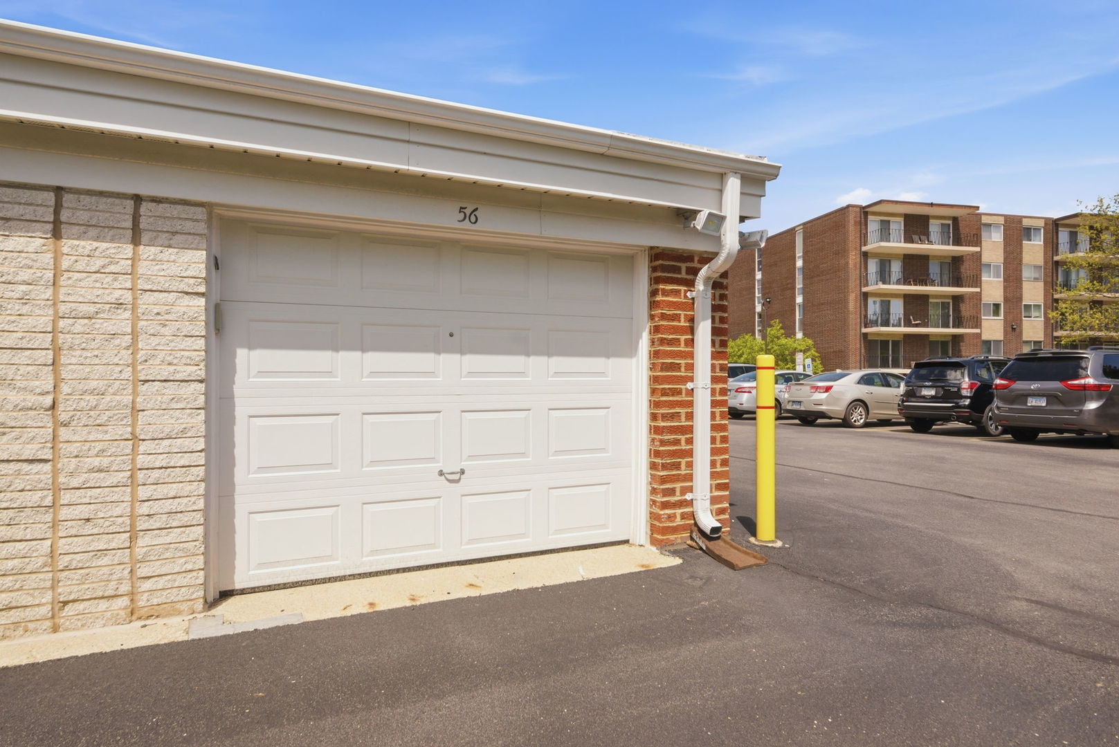 5300 Walnut Avenue #23C, Downers Grove, IL 60515