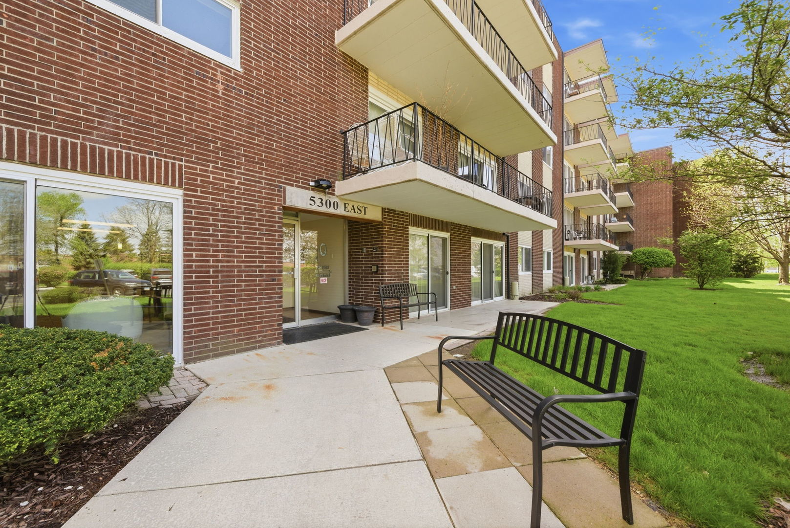 5300 Walnut Avenue #23C, Downers Grove, IL 60515