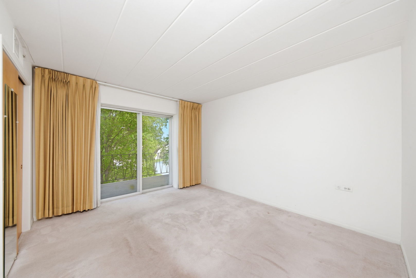 5300 Walnut Avenue #23C, Downers Grove, IL 60515