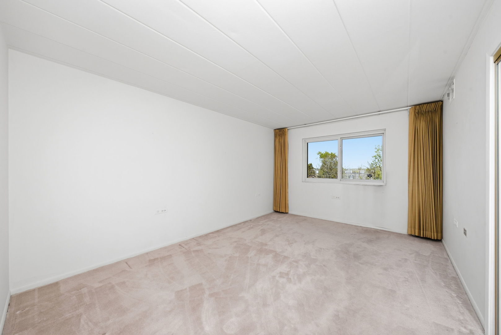 5300 Walnut Avenue #23C, Downers Grove, IL 60515