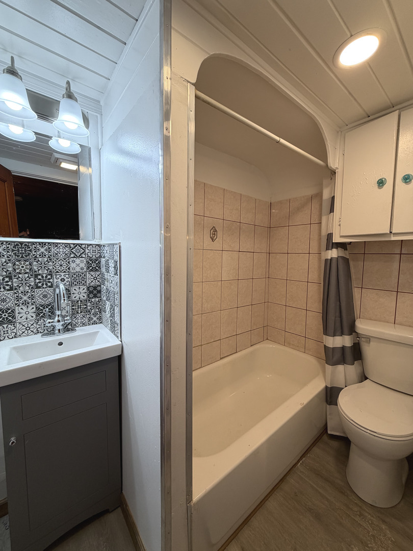 120 peale Street, Joliet, IL 60433