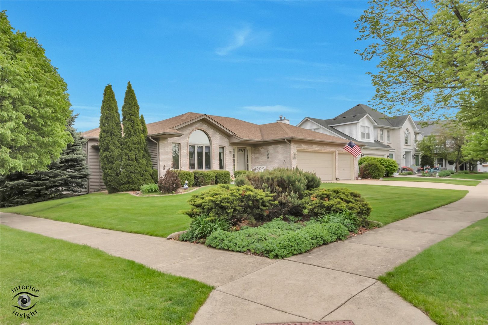 233 Goldenwood Court, Aurora, IL 60502