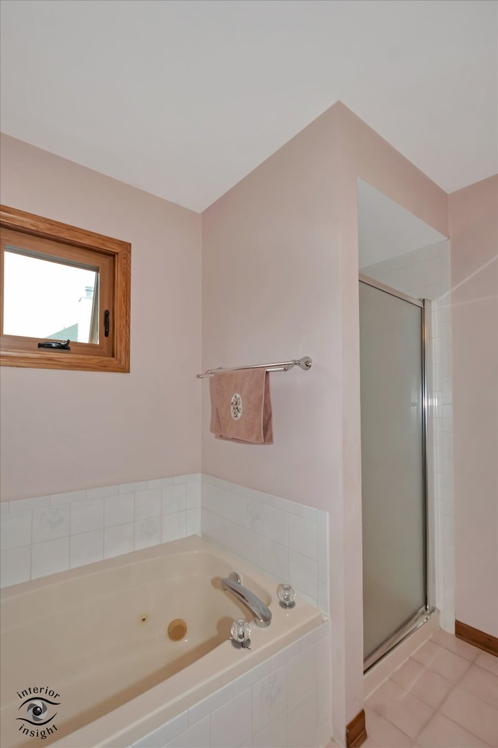 233 Goldenwood Court, Aurora, IL 60502