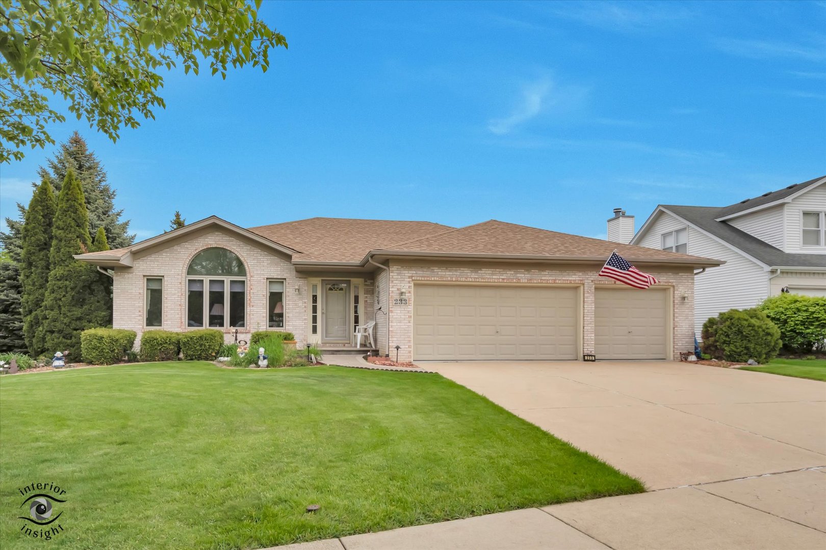 233 Goldenwood Court, Aurora, IL 60502