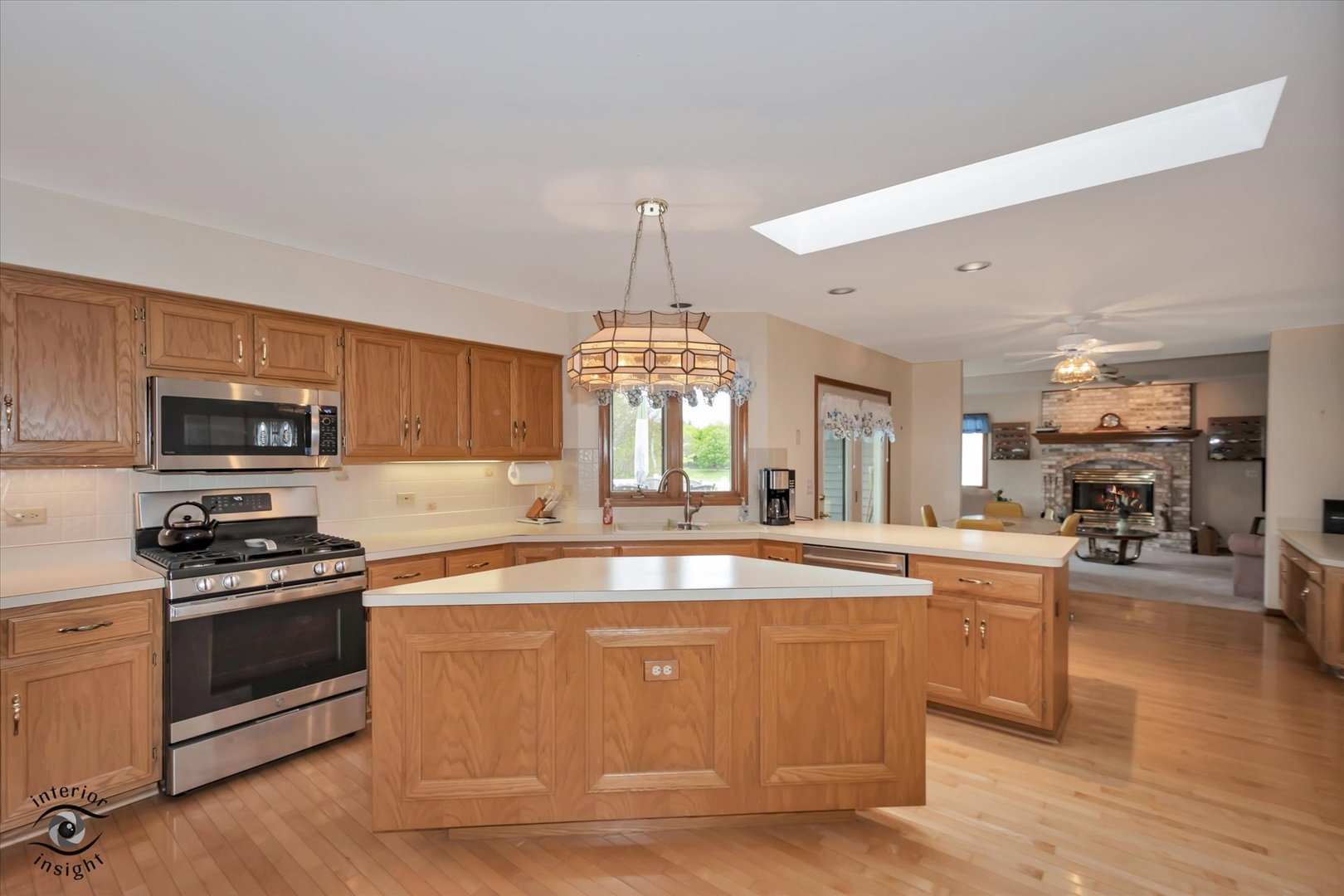 233 Goldenwood Court, Aurora, IL 60502