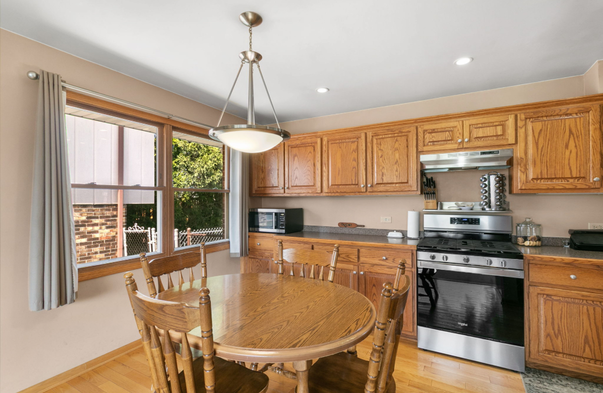 7024 Brementowne Road, Tinley Park, IL 60477