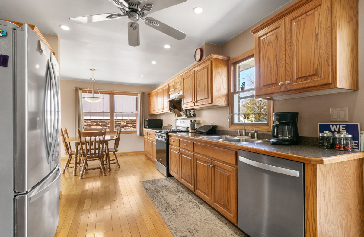 7024 Brementowne Road, Tinley Park, IL 60477