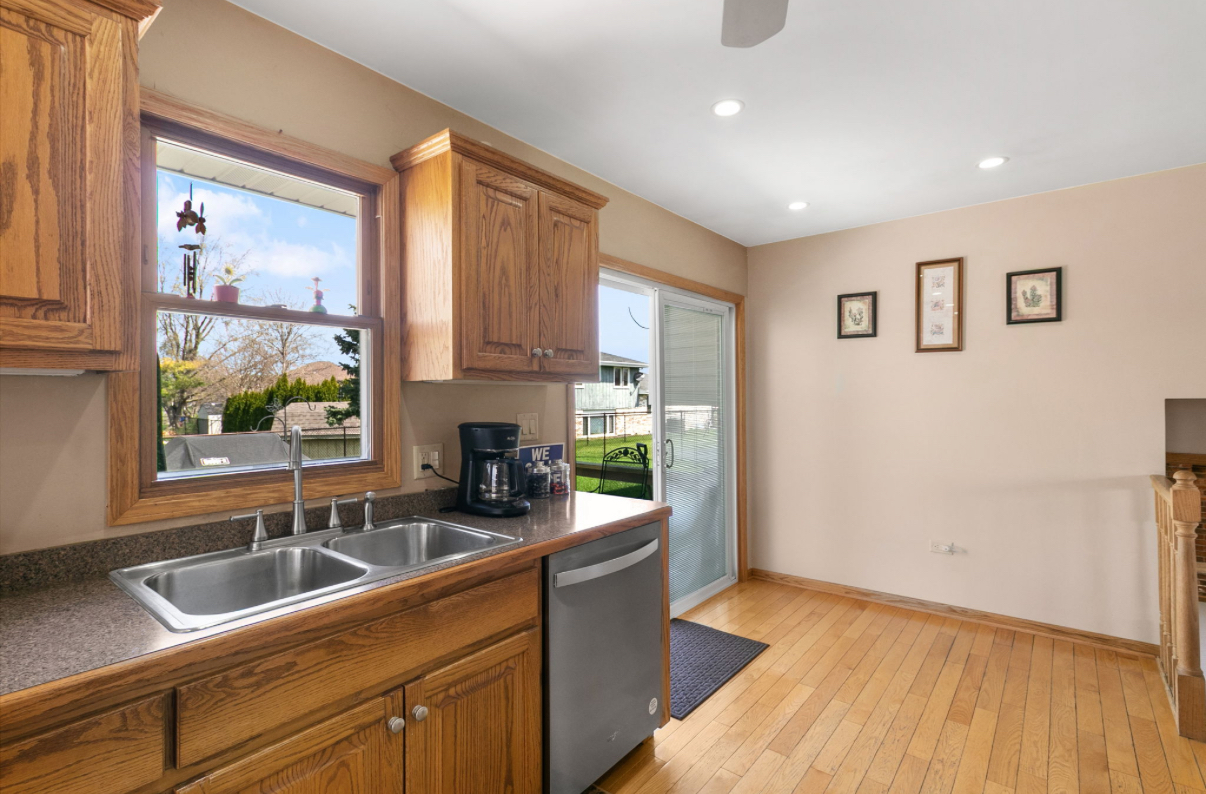 7024 Brementowne Road, Tinley Park, IL 60477