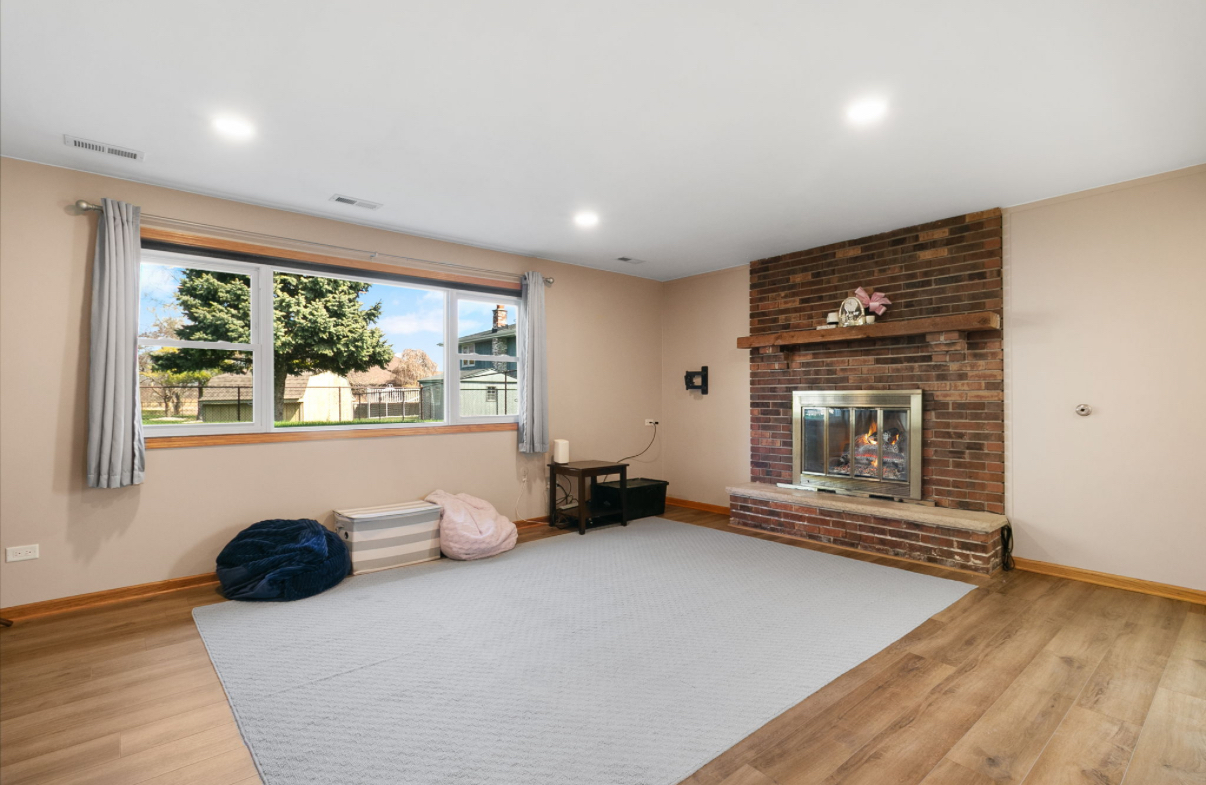 7024 Brementowne Road, Tinley Park, IL 60477