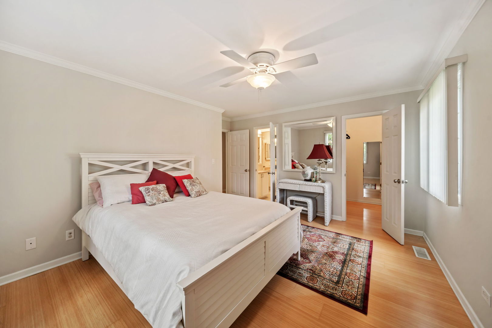 228 Brookside Lane #B, Willowbrook, IL 60527