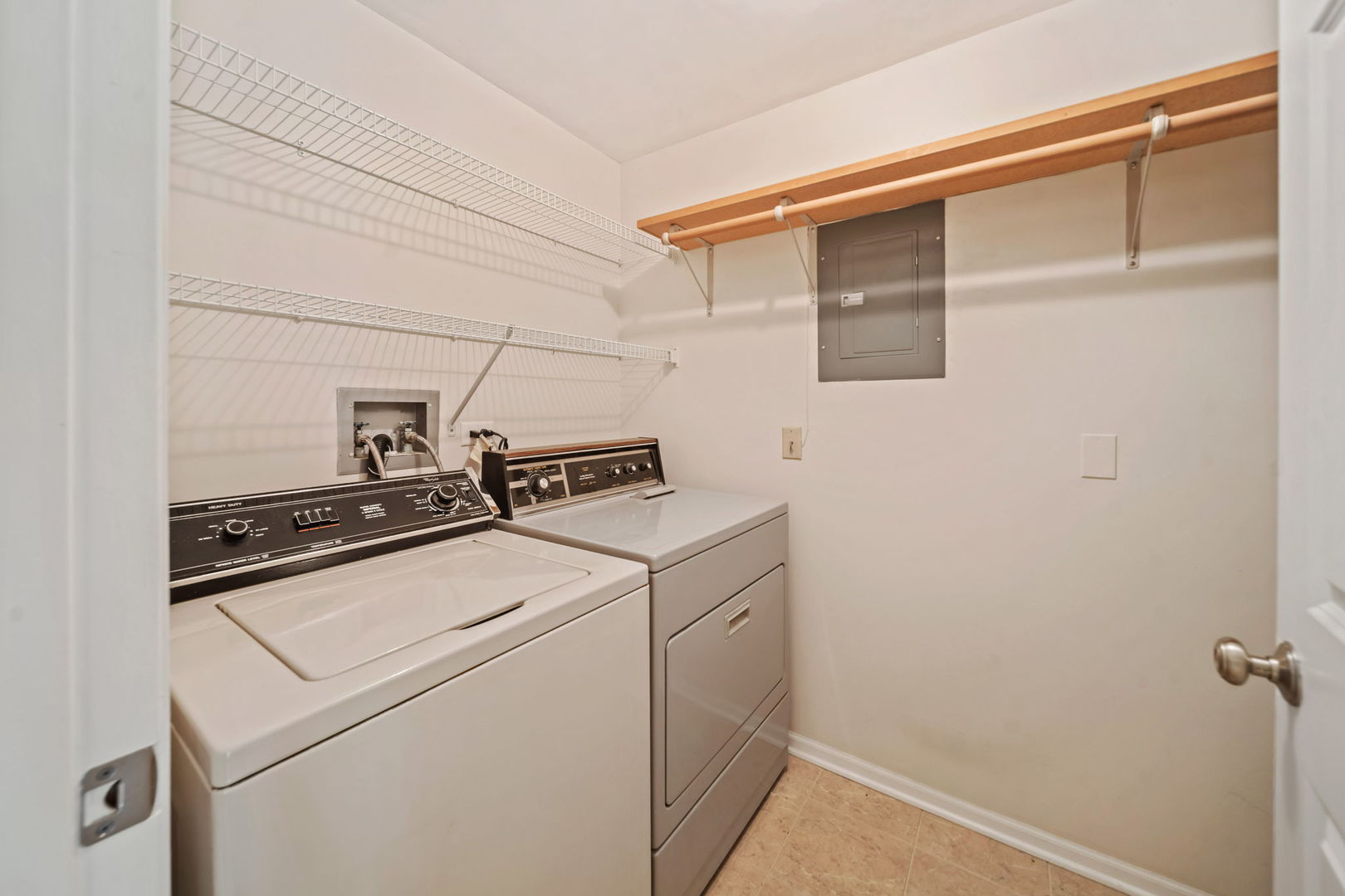 228 Brookside Lane #B, Willowbrook, IL 60527