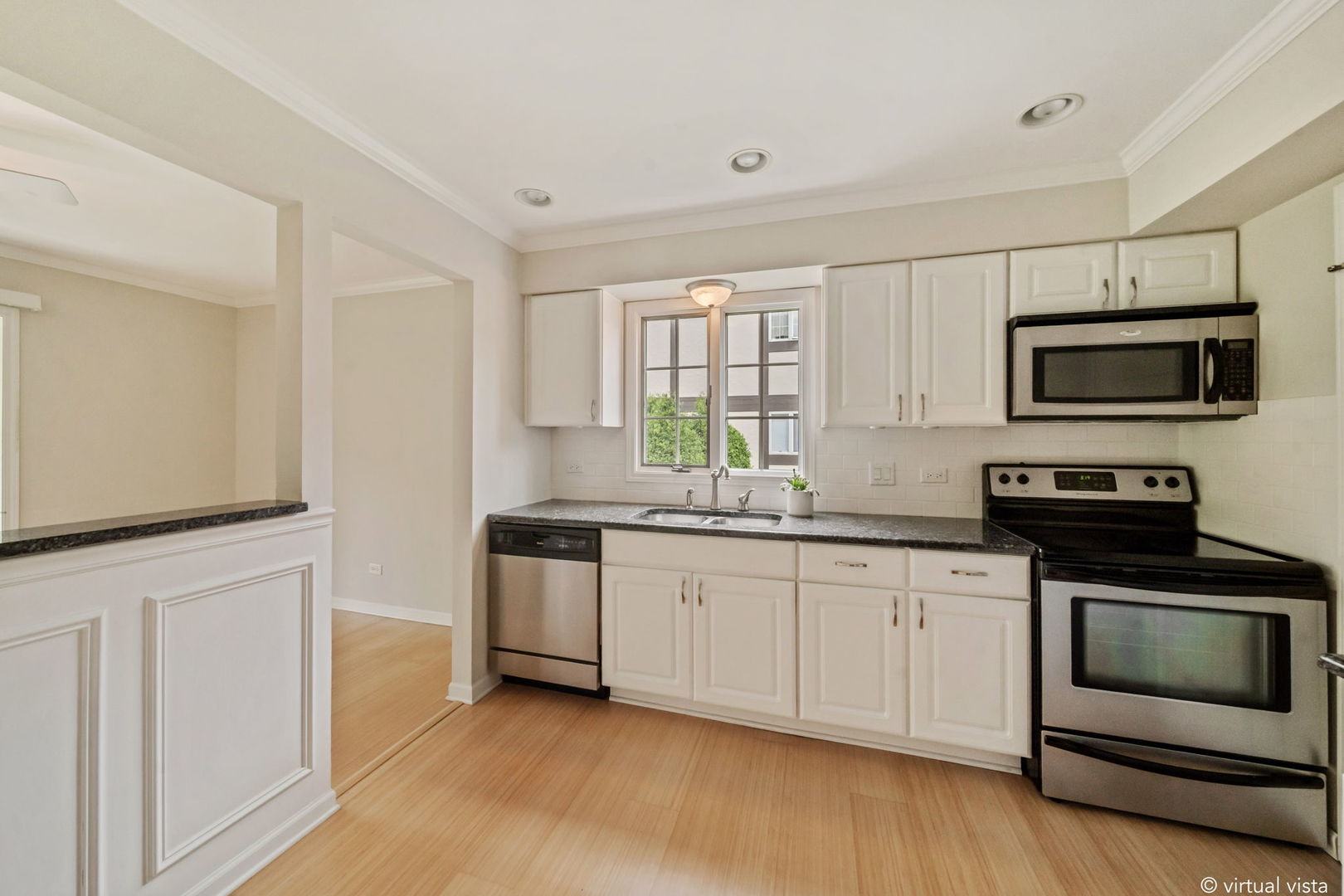 228 Brookside Lane #B, Willowbrook, IL 60527