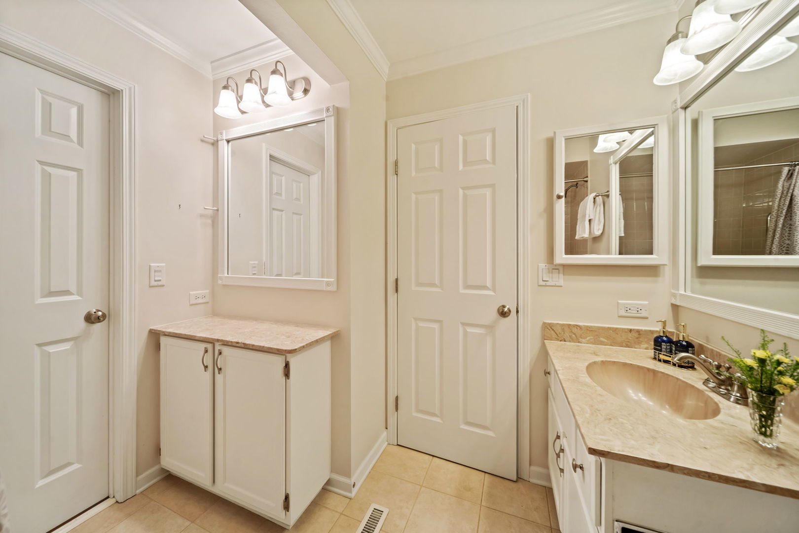 228 Brookside Lane #B, Willowbrook, IL 60527