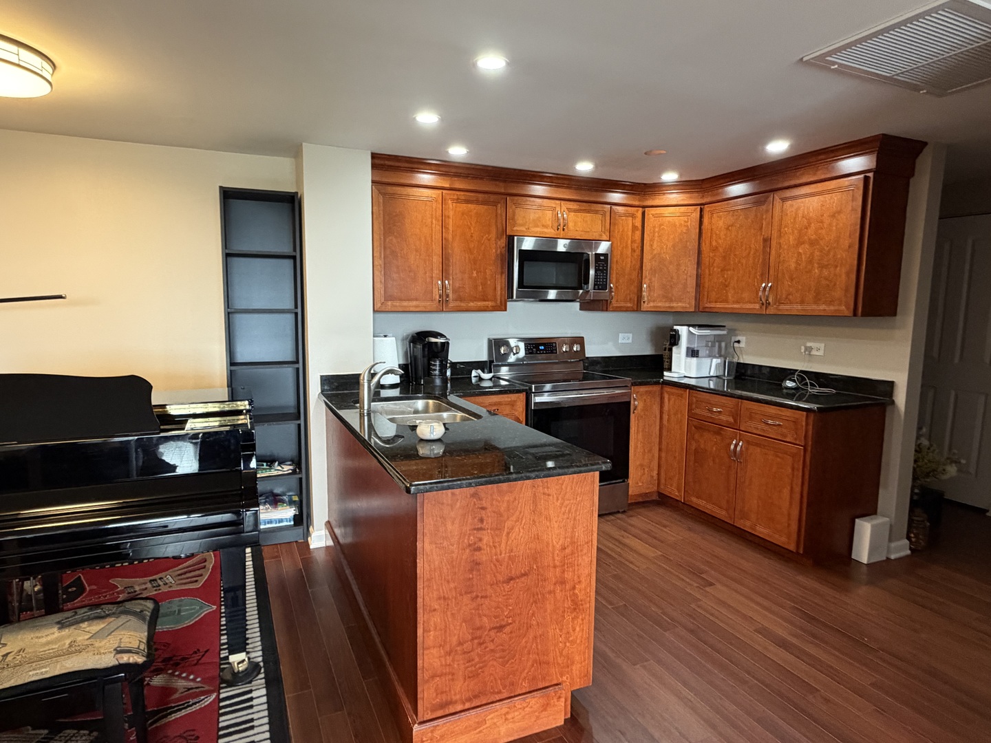 5400 Walnut Avenue #803, Downers Grove, IL 60515