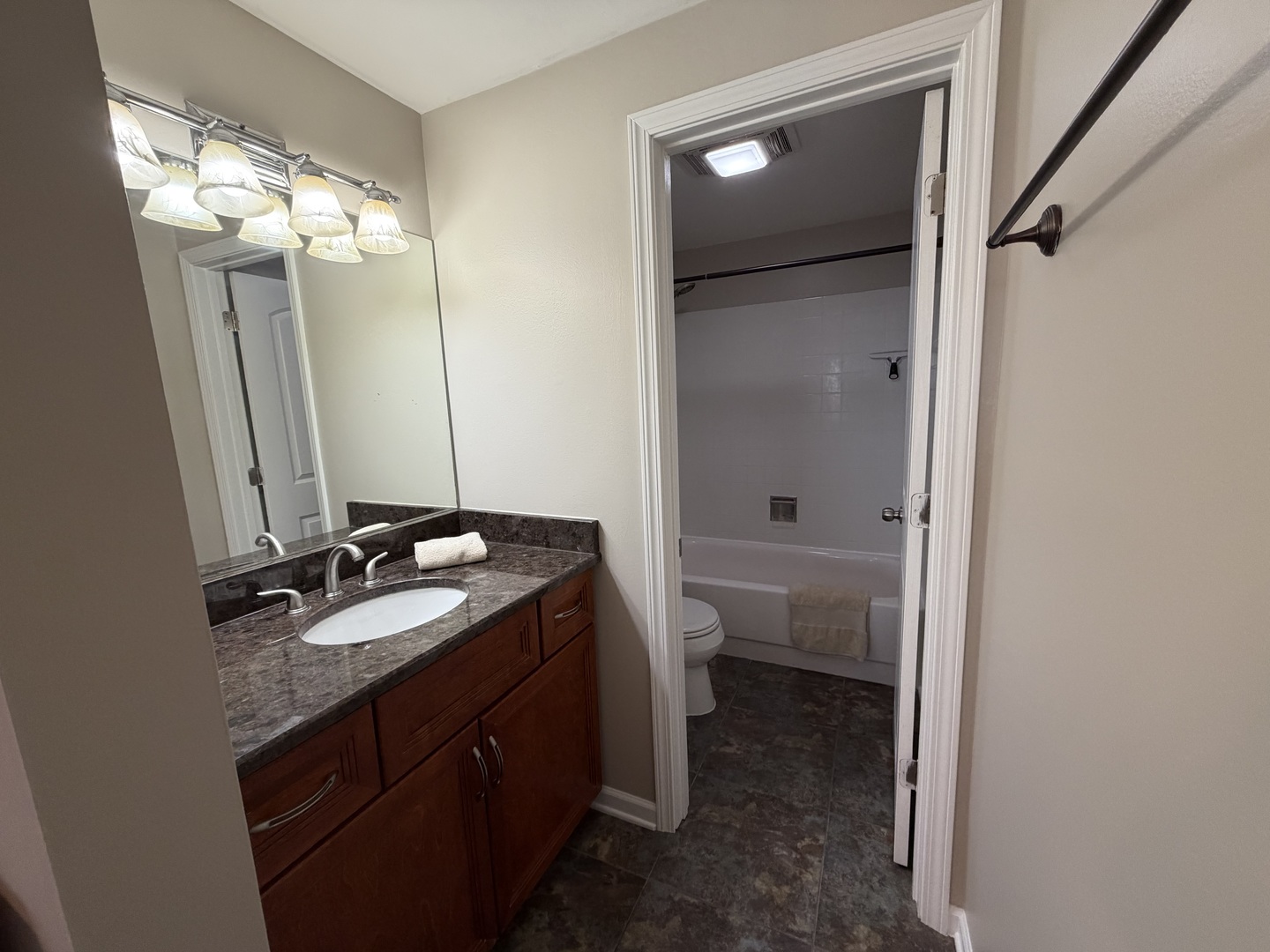 5400 Walnut Avenue #803, Downers Grove, IL 60515