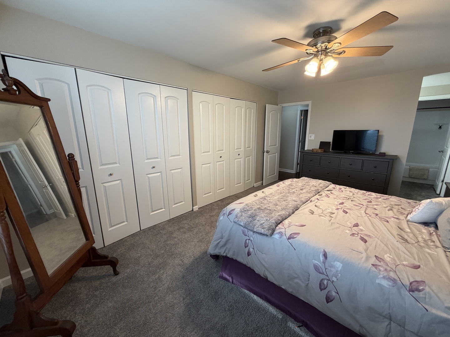5400 Walnut Avenue #803, Downers Grove, IL 60515