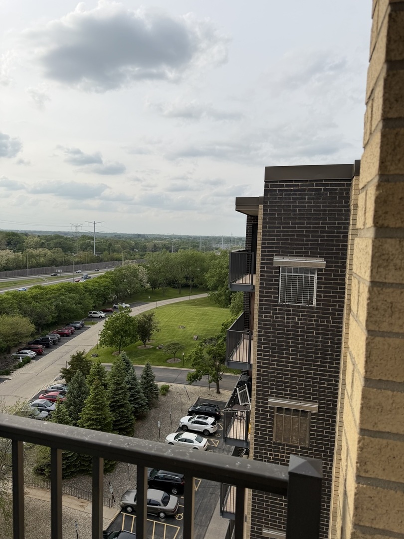 5400 Walnut Avenue #803, Downers Grove, IL 60515