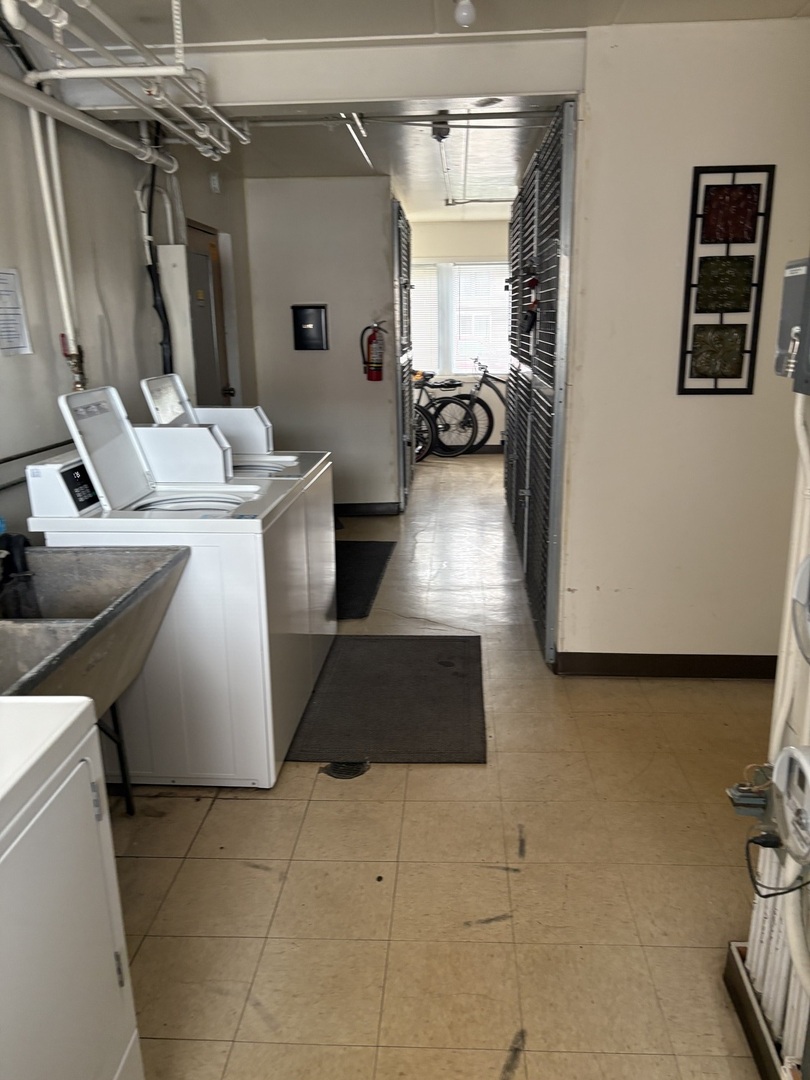 4440 W 111th Street #16, Oak Lawn, IL 60453