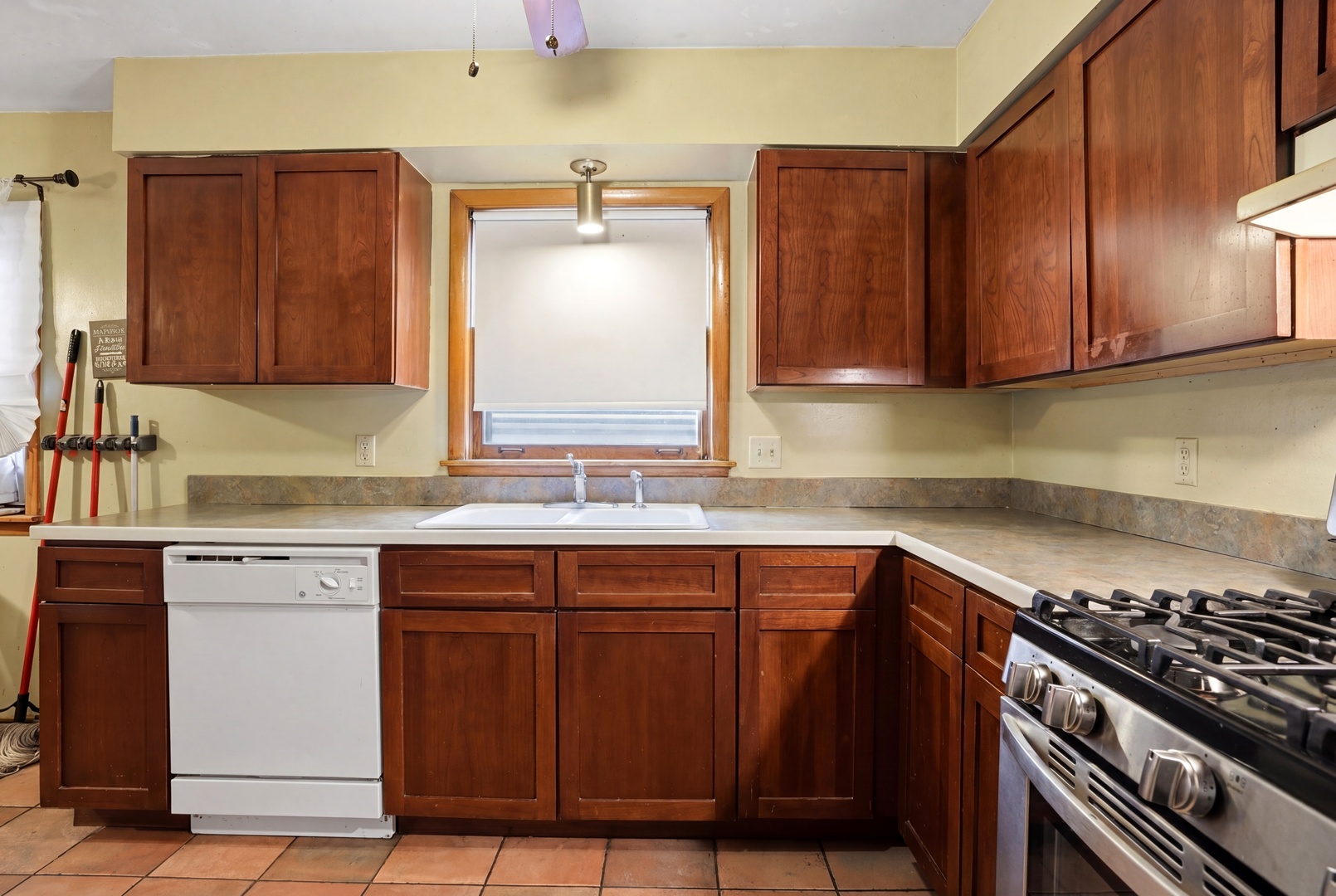 10148 S Peoria Street, Chicago, IL 60643