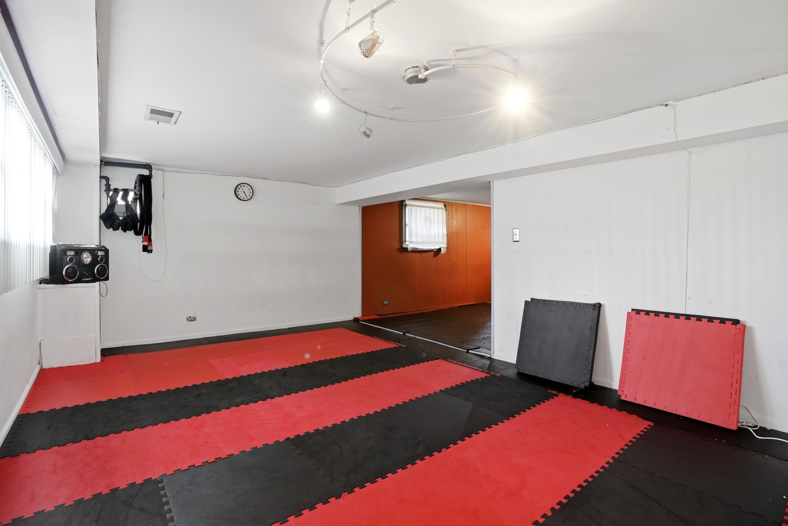 10148 S Peoria Street, Chicago, IL 60643