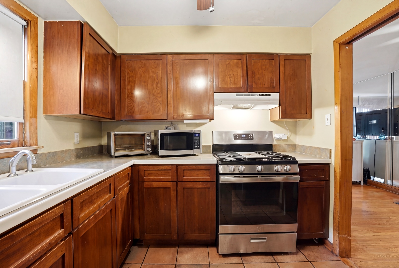 10148 S Peoria Street, Chicago, IL 60643