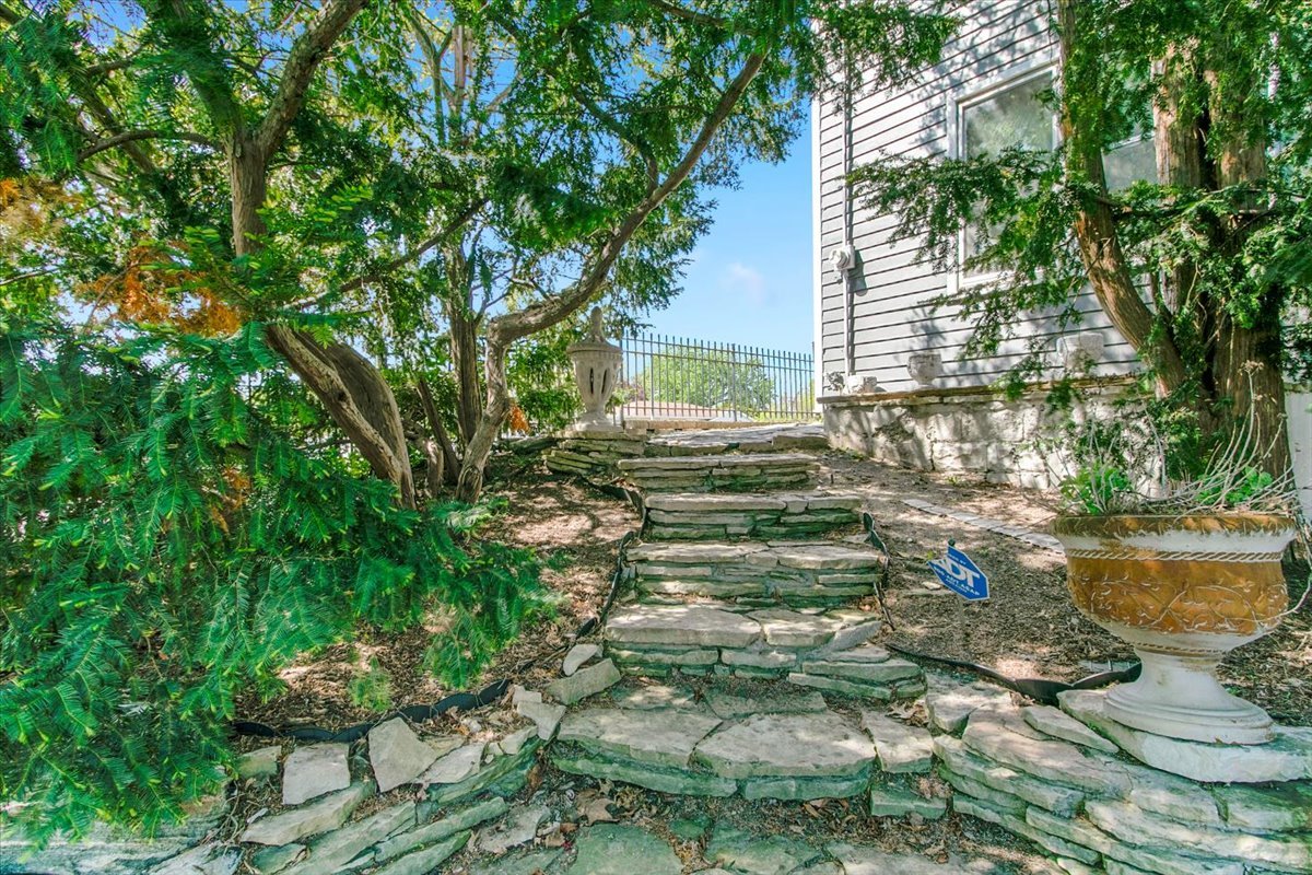 4108 W 103RD Street, Oak Lawn, IL 60453