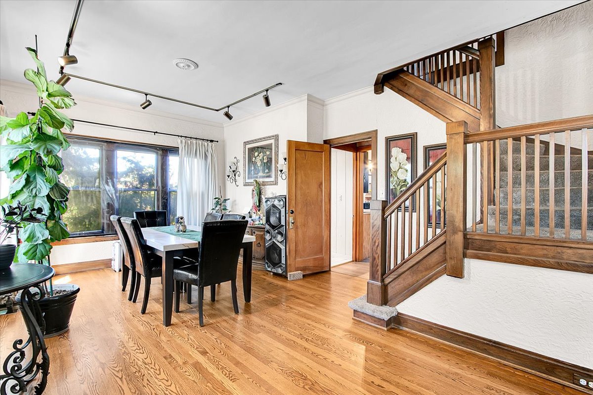 4108 W 103RD Street, Oak Lawn, IL 60453