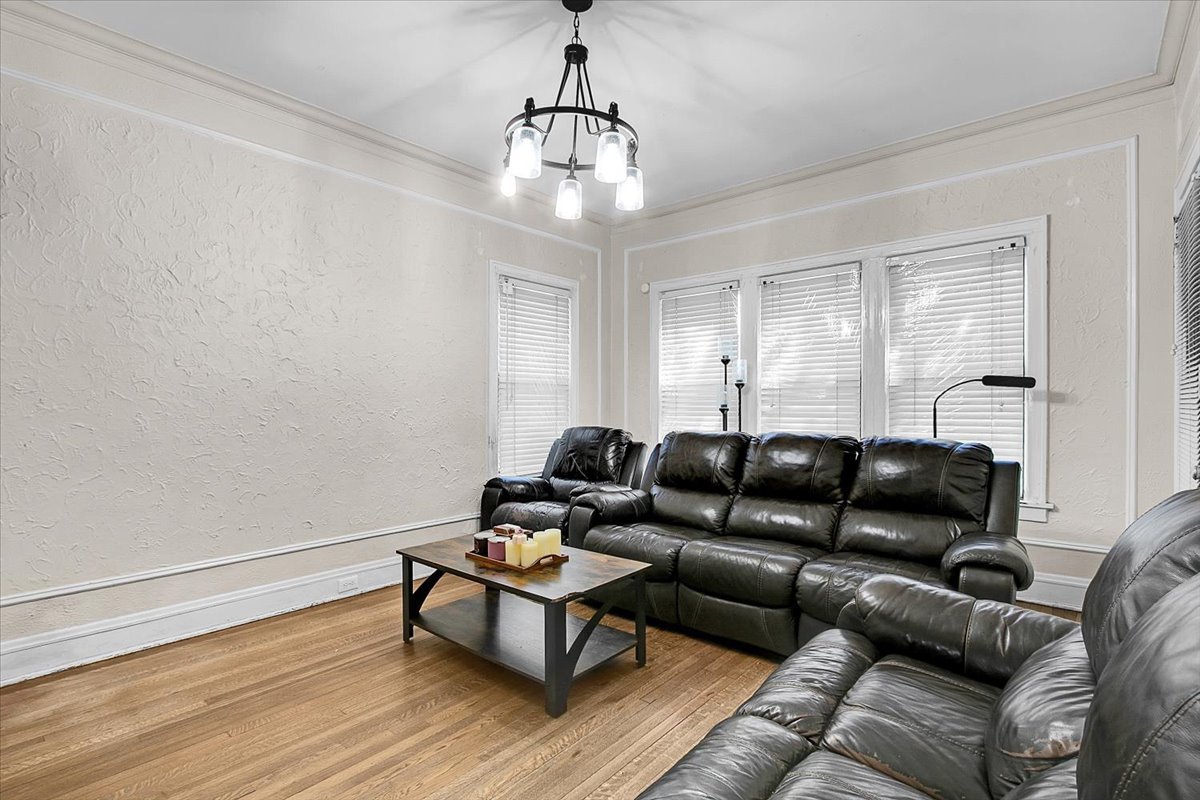 4108 W 103RD Street, Oak Lawn, IL 60453