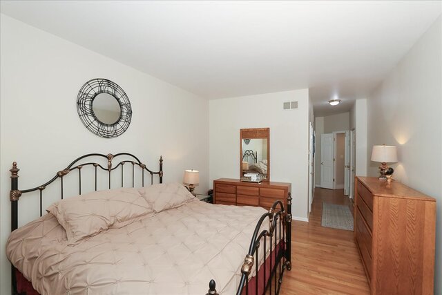 768 W Saint Johns Place, Addison, IL 60101