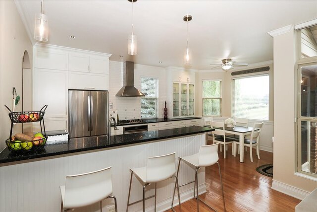 768 W Saint Johns Place, Addison, IL 60101