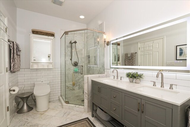768 W Saint Johns Place, Addison, IL 60101
