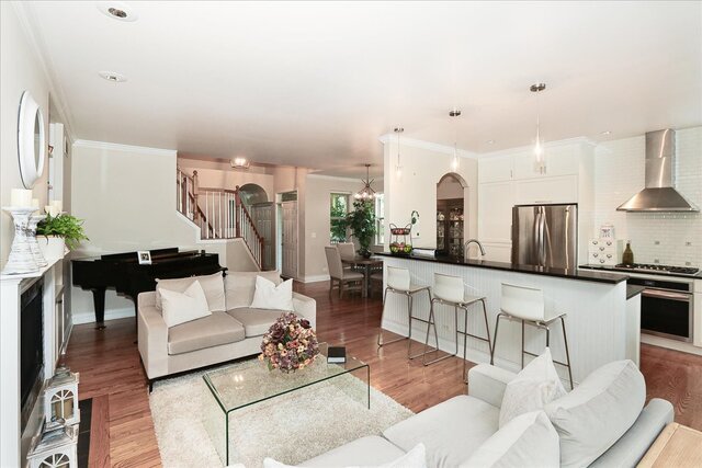 768 W Saint Johns Place, Addison, IL 60101
