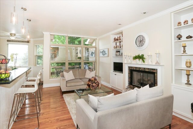 768 W Saint Johns Place, Addison, IL 60101