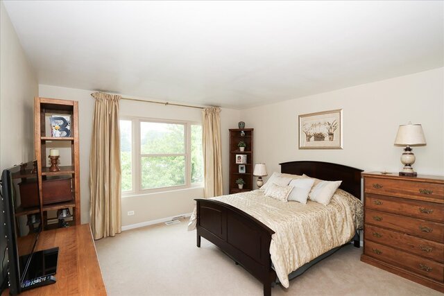 768 W Saint Johns Place, Addison, IL 60101