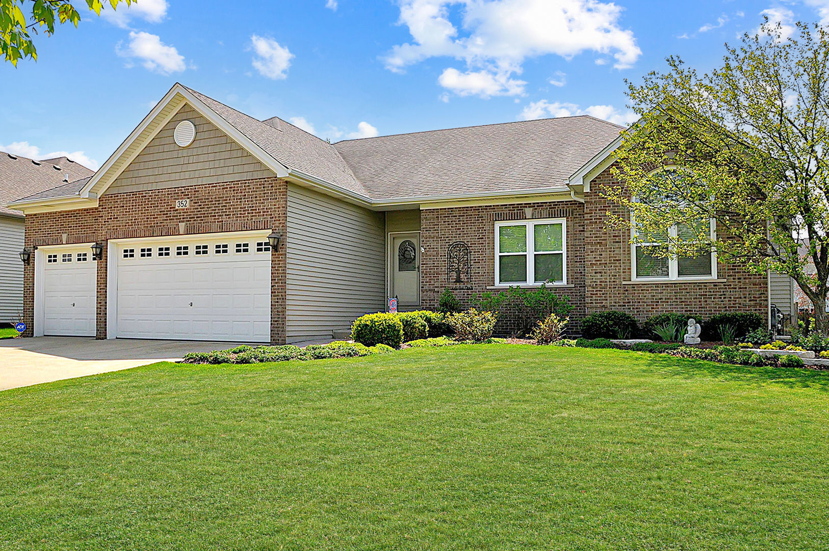 352 Andover Drive, Oswego, IL 60543