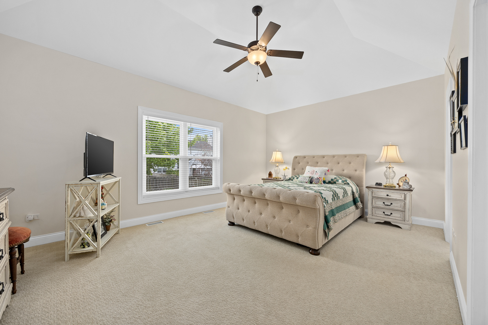 352 Andover Drive, Oswego, IL 60543