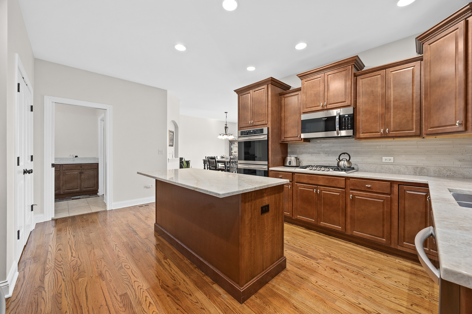 352 Andover Drive, Oswego, IL 60543